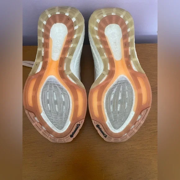 ⭐️Adidas Ultra Boost⭐️ - Picture 3 of 3